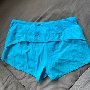 Lululemon sz 6 speed up short in bright aqua blue
